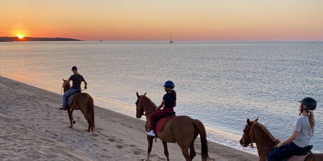 Horseback excursion on the beach of Orosei